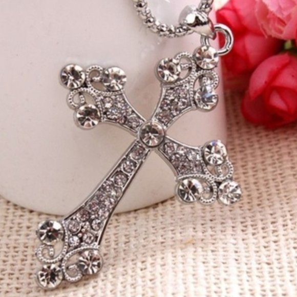 Crystal Cross Sweater Chain - Picture 2 of 5